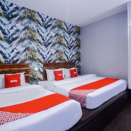 Oyo 1119 Memoire Express Hotel Кучінг Екстер'єр фото