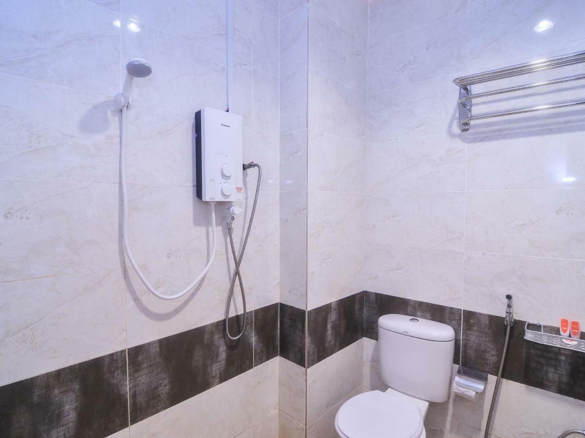 Oyo 1119 Memoire Express Hotel Кучінг Екстер'єр фото