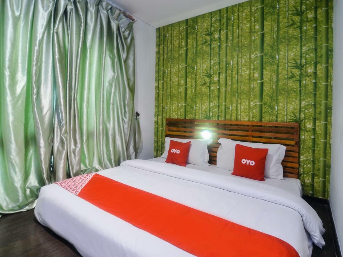 Oyo 1119 Memoire Express Hotel Кучінг Екстер'єр фото