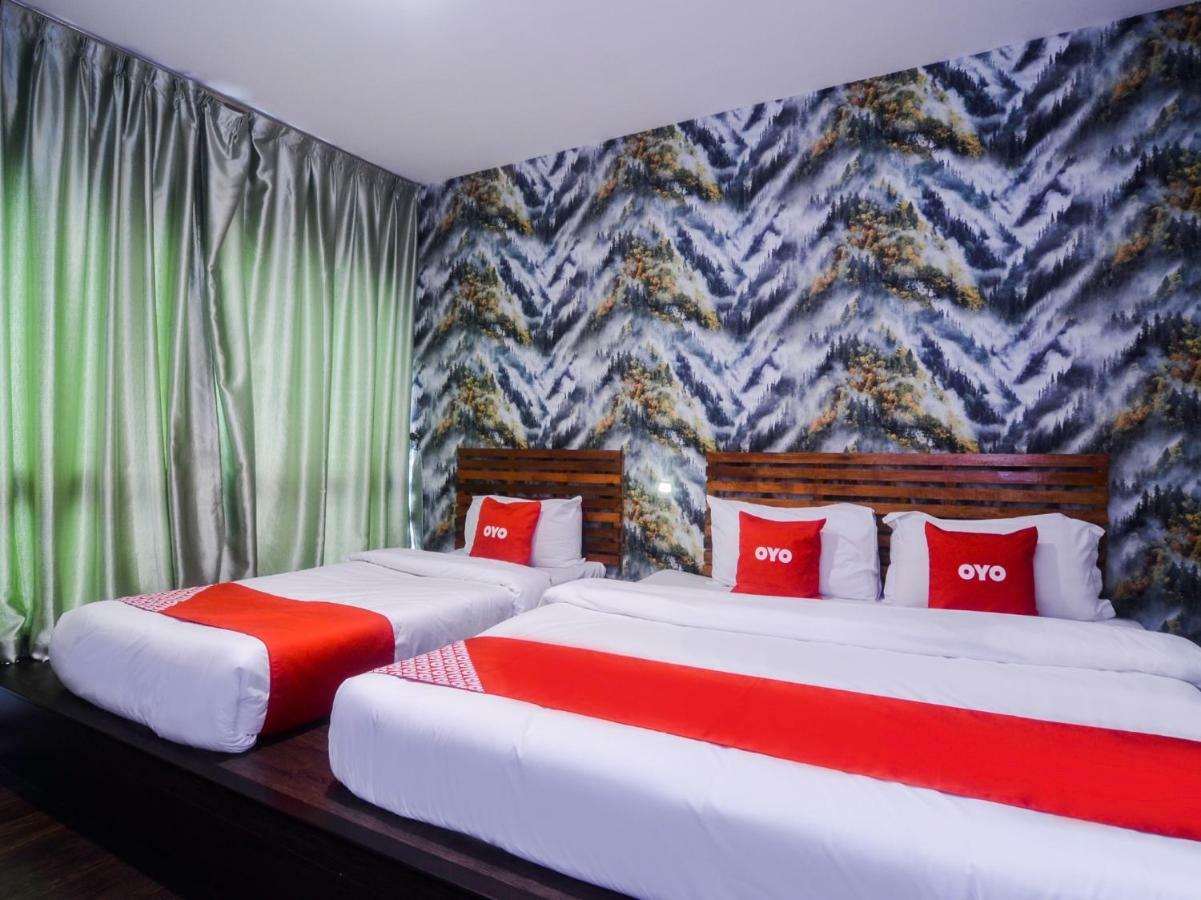 Oyo 1119 Memoire Express Hotel Кучінг Екстер'єр фото