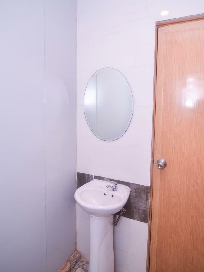 Oyo 1119 Memoire Express Hotel Кучінг Екстер'єр фото