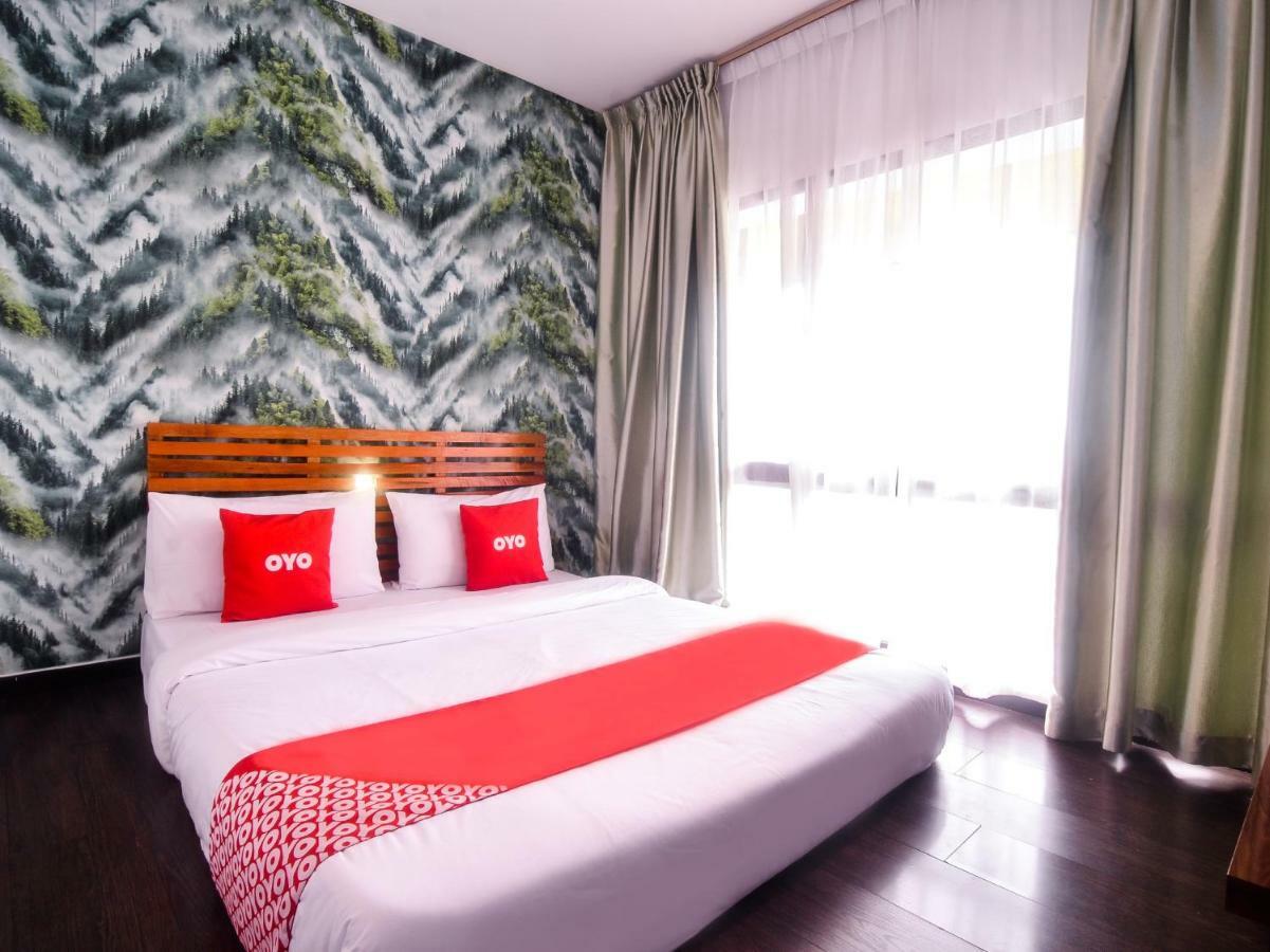 Oyo 1119 Memoire Express Hotel Кучінг Екстер'єр фото