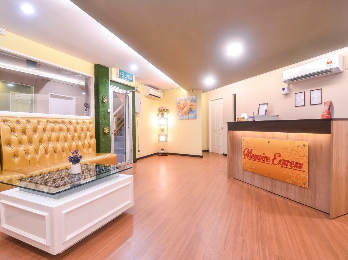 Oyo 1119 Memoire Express Hotel Кучінг Екстер'єр фото